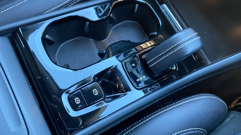 Volvo Xc40 2.0 B4P R DESIGN Pro 5dr Auto Petrol Estate